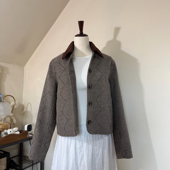 Elegant Brown Herringbone Blazer - Picture 4 of 7